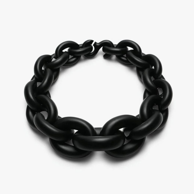 Amo Necklace in Black