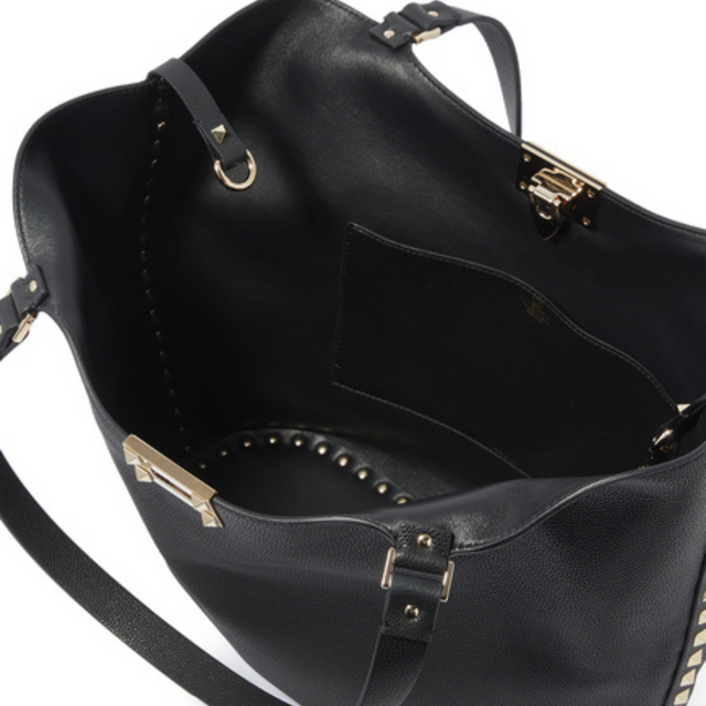 Rockstud Medium Tote Bag in Black